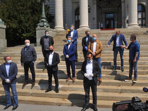 Короном прикривају пропаст бојкота